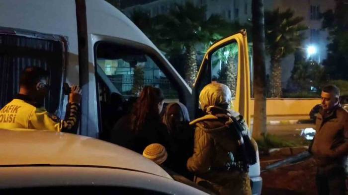 Adliye Binasına Girmeye Çalışarak Polis Ekiplerine Zorluk Çıkaran 11 Şahıs Gözaltına Alındı