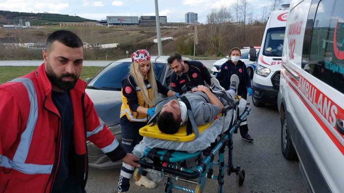 Samsun’da Otomobil Kamyona Arkadan Çarptı: 2 Yaralı