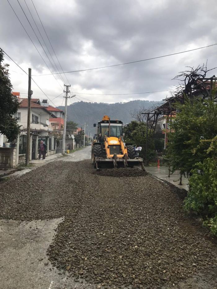 Ortaca’da Yol Bakım Çalışmaları Devam Ediyor