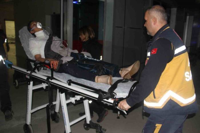 Genç Kızların Kavgası Kanlı Bitti: 1 Yaralı