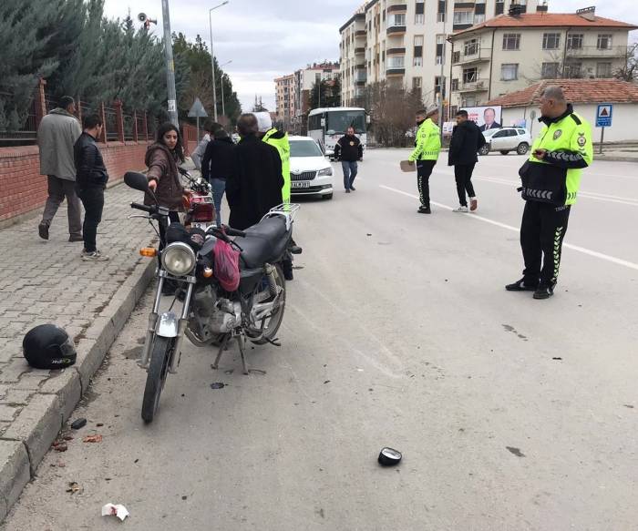 Konya’da Motosikletler Çarpıştı: 3 Yaralı
