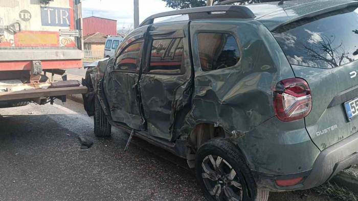 D-650’de Korku Dolu Anlar: Tır, Otomobili 20 Metre Sürükledi