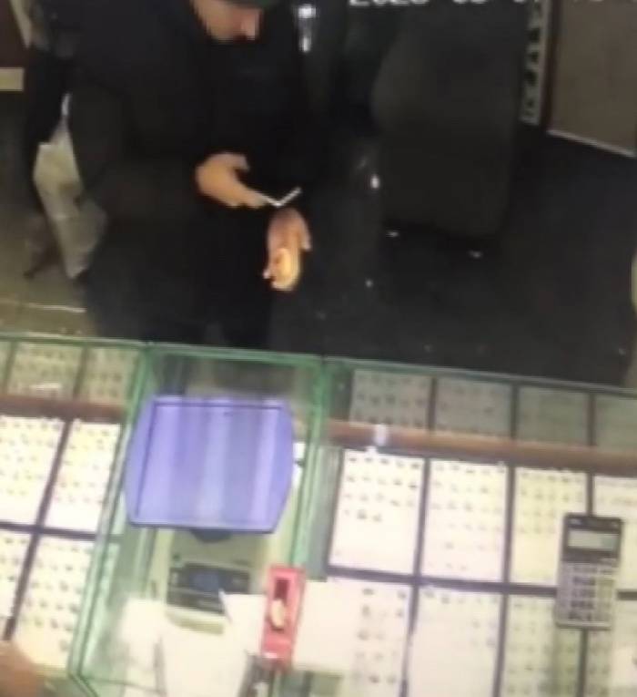 Sancaktepe’de Polisleri Görünce Kaçan Şüphelinin Hırsızlıktan Arandığı Ortaya Çıktı