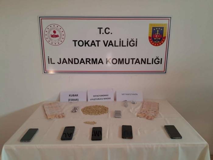 Tokat Jandarma Komutanlığından Silah Ve Uyuşturucu Operasyonu
