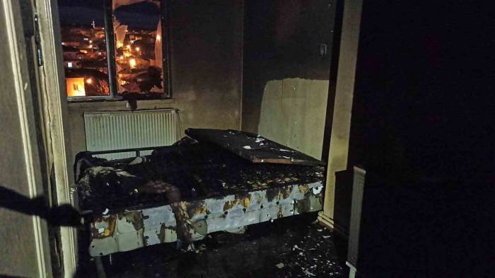 Prizde Takılı Gece Lambası Yangına Neden Oldu