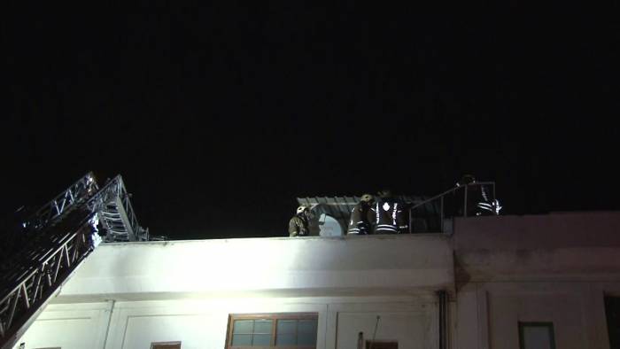 Ümraniye’de Ahşap Üretim Merkezindeki Yangında 1 Kişi Dumandan Etkilendi