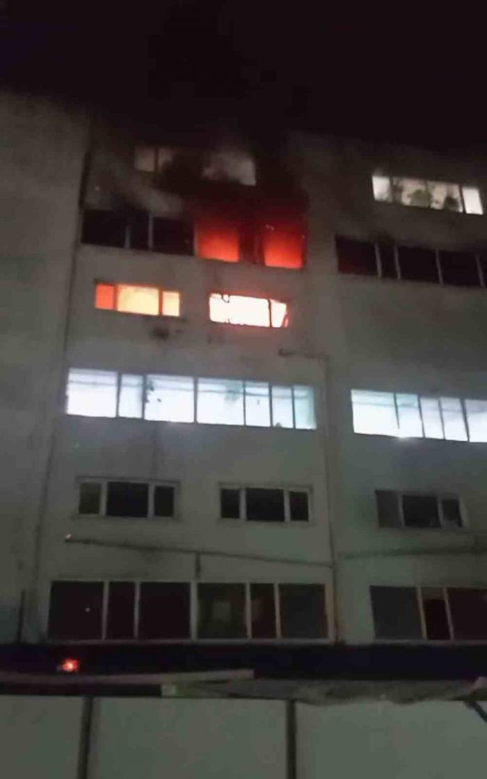 Ümraniye’de Demir Üretim Merkezi Alev Alev Yandı