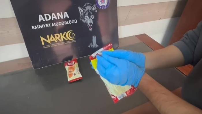 Kruvasan Yerine Paketin İçine Uyuşturucu Koyup Saklamışlar