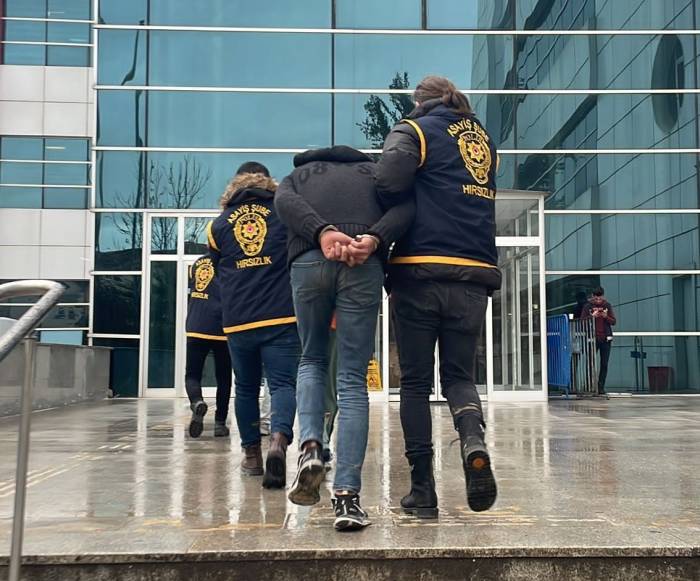 Hırsızlık Şüphelisi 3 Şahıstan 2’si Tutuklandı