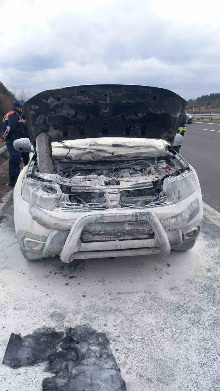 Otoyolda Birden Alev Aldı