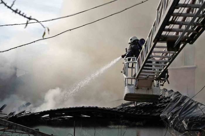 Alevlerin Arasında Kalan 2 Aylık ‘Can’ Bebeğe, Sara Hastası Kahraman Dayısı ‘Can’ Oldu