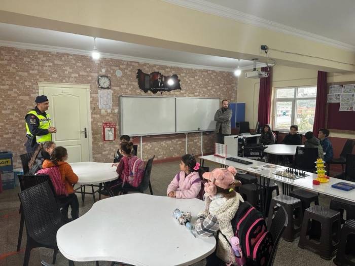 Jandarmadan Öğrencilere Trafik Semineri