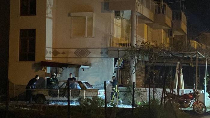 Evin Önünde Park Halindeki Otomobil Alev Alev Yandı