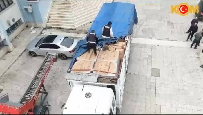 Kamyon Kasasında 1 Milyon 842 Bin 500 Tütün Dolu Makaron Yakalandı