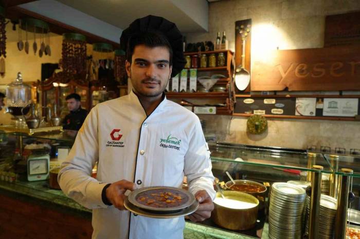 Gaziantep’te Kış Aylarının Vazgeçilmez Lezzeti Ekşili Ufak Köfte