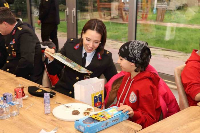 Çocuklar İl Jandarma Komutanlığı’na Misafir Oldu