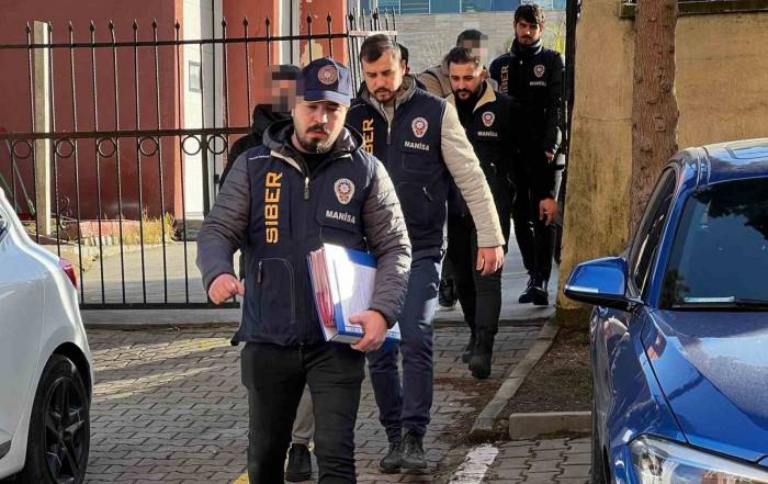 Sahte İnternet Sitesi Üzerinden Otomobil Dolandırıcılarına Darbe: 5 Kişi Tutuklandı