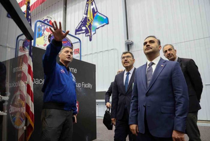 Bakan Kacır, Nasa’nın Uzay Merkezi’ni Ziyaret Etti
