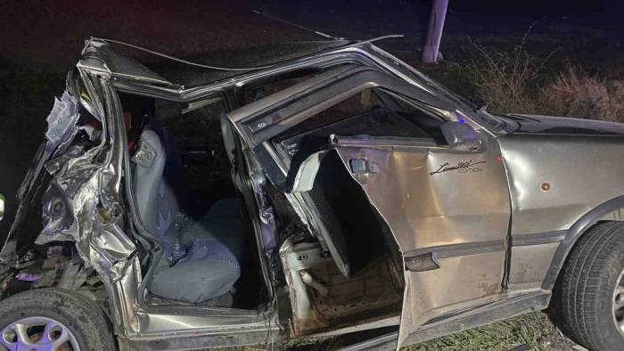 Otomobil İle İşçi Servisi Çarpıştı: 7 Yaralı