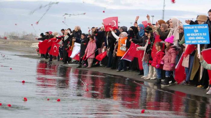 Ermeni Çetelerinden Kaçarken Van Gölü’nde Boğulan 50 Kadın Anıldı