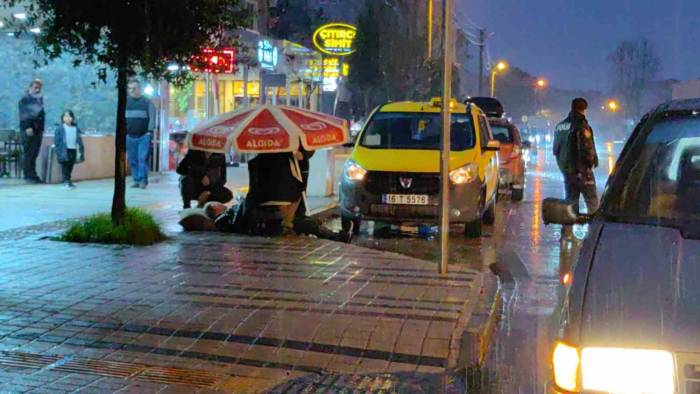 Yaralıyı Yağmurdan Böyle Korudular