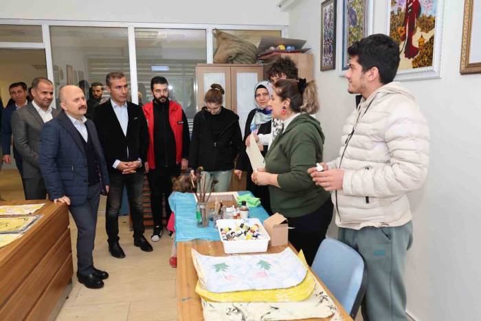 Vali Varol, Kurslarda İncelemelerde Bulundu