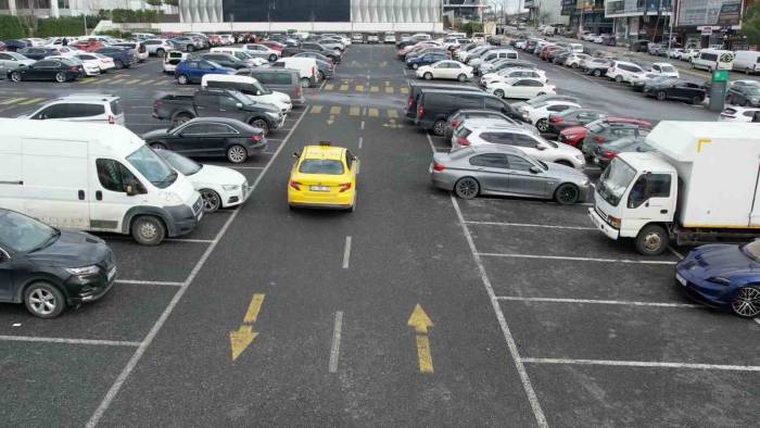 Taksiye Ödediği Paralar Fazla Gelince Taksi Şoförü Oldu