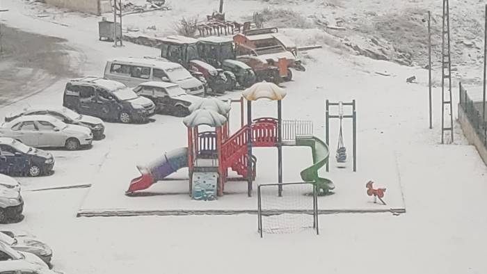 Aşkale’de Kar Yağışı Etkili Oluyor