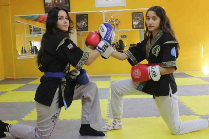 Ön Yargıyı Yıkan Genç Sporcular, ‘Kızlar Yapamaz’ Diyenlerin Lafını Hiçe Sayarak Dünya Şampiyonu Oldular