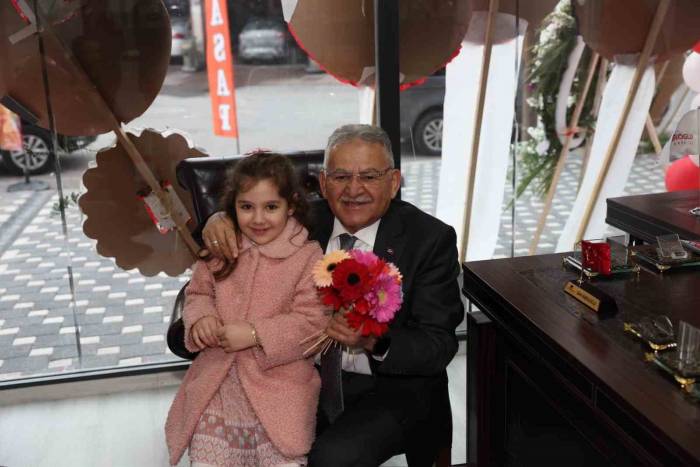 Başkan Büyükkılıç, Yeni Mahalle Esnafı İle Buluştu