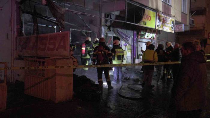 Oto Lastik Dükkanında Yangın