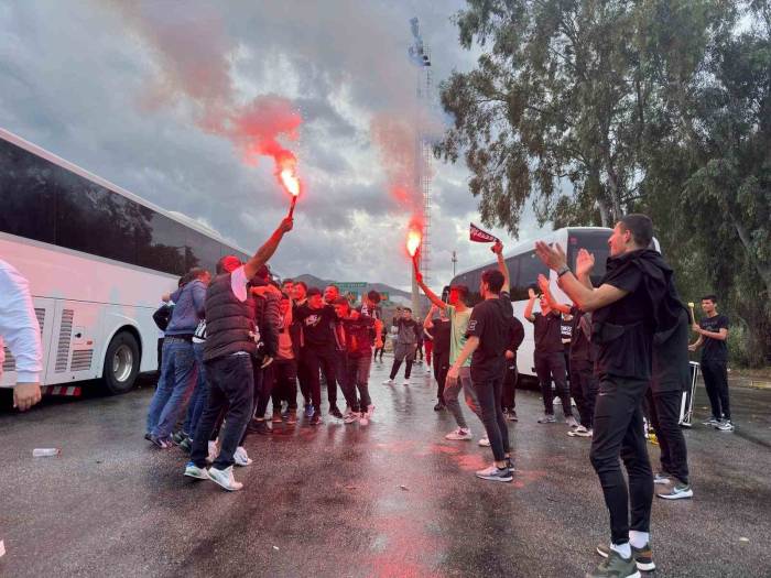 Kuşadasıspor Taraftarına Taşlı Saldırı