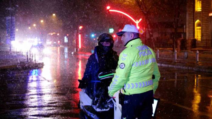 Uygulama Noktasından Kaçan Motosikletli Kamerada
