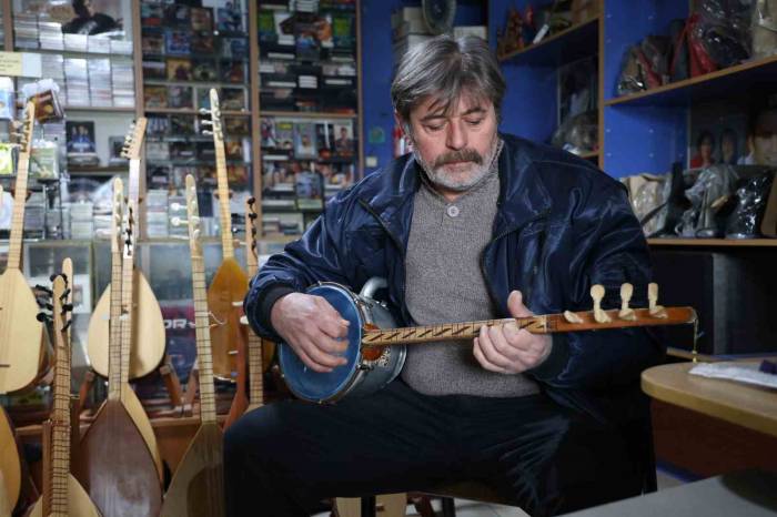 Ev Aletinden Yaptığı Çalgı ’mutfak Aletlerini Konuşturan Adam’ Olarak Anılmasını Sağladı