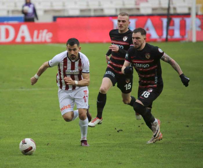 Trendyol Süper Lig: Sivasspor: 2 - Gaziantep Fk: 2 (Maç Sonucu)