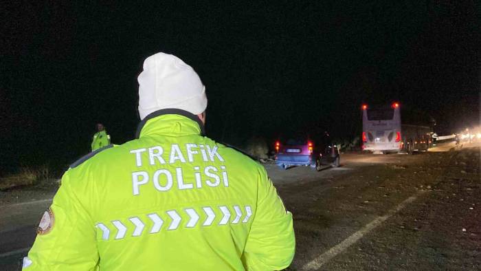 Zonguldak’ta Karayolunda Heyelan: Araçta Hasar Meydana Geldi