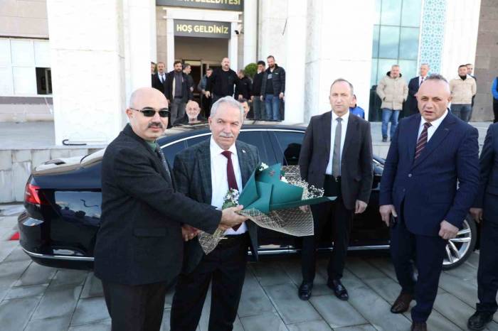 Başkan Demirtaş’a Çiçekli Karşılama