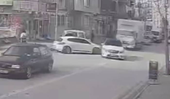 Polisten Kaçarken Kaza Yaptı, Kaza Yerinden De Kaçtı