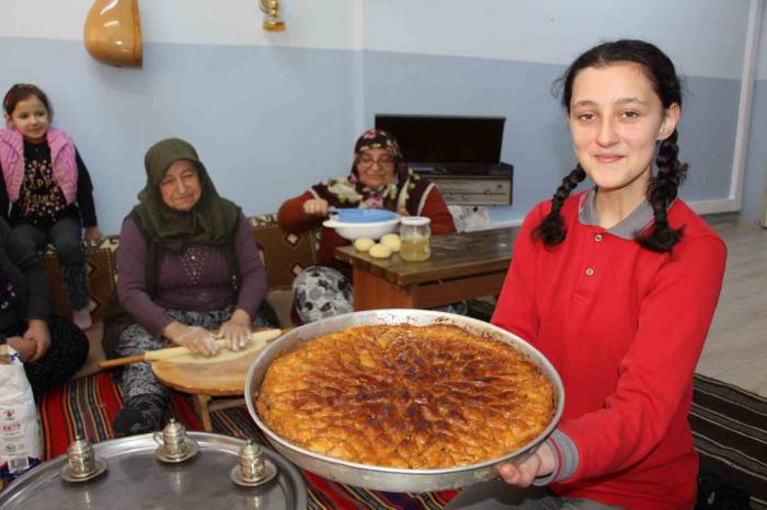 Bu Baklavanın Yapımında ‘Kül’ Kullanılıyor