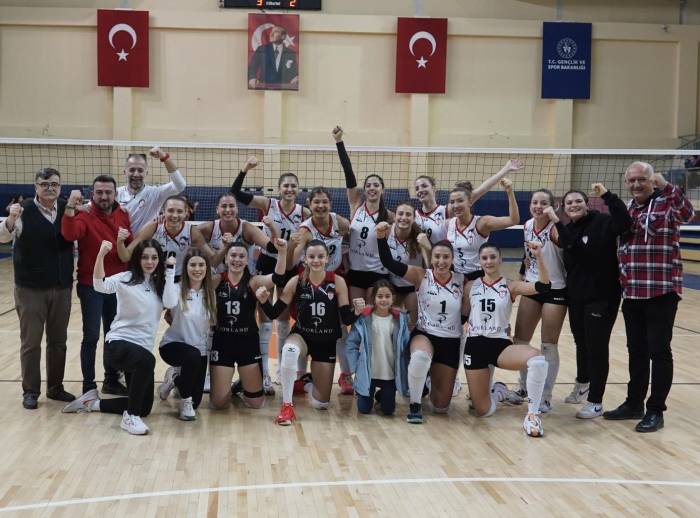 Bilecik Belediyesi Voleybol Spor Kulübü Lideri Evinde Yendi