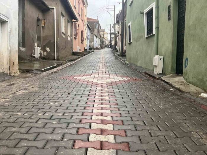 Ezine’de Gazi Ve Cumhuriyet Mahallelerinde Altyapı Çalışmaları Tamamlandı