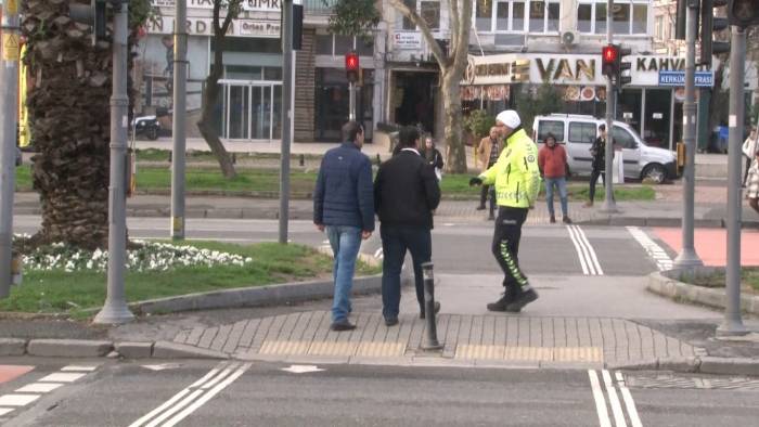 Fatih’te Yayalara Kırmızı Işık Denetimi: 11 Kişiye Toplam 7 Bin 590 Lira Değerinde Ceza Yazıldı