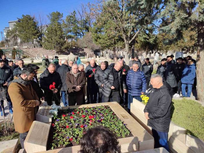 İlhan Cavcav Ölümünün 7. Senesinde Kabri Başında Anıldı