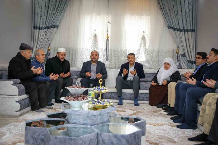 Vali Çelik, Bağışlı Köyünde Şehit Ailesini Ziyaret Etti