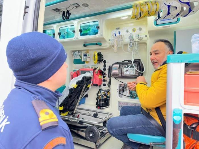 Marmara’da Sürüklenen Geminin 7 Mürettebatı Kurtarıldı