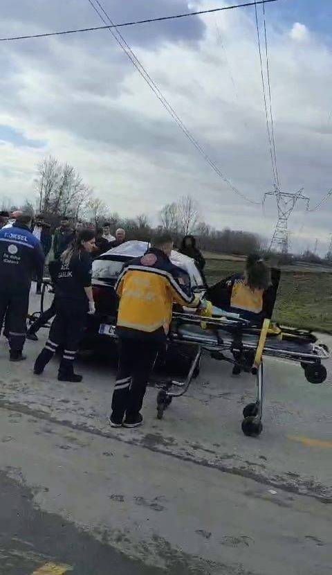 Kamyon İle Otomobil Kafa Kafaya Çarpıştı: 1 Yaralı