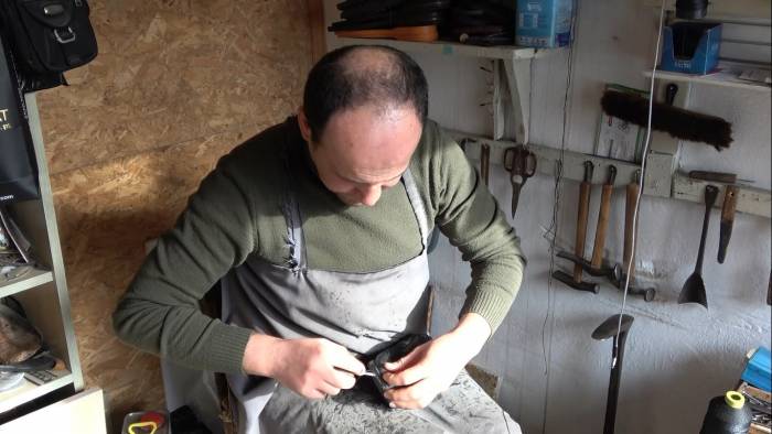 5 Metrekarelik Dükkanda Dede Mirası Mesleğini Sürdürüyor