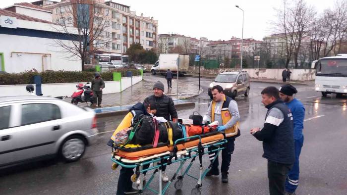 Alkollü Sürücünün Yaya Geçidindeki Yayaya Çarptığı Anlar Kamerada