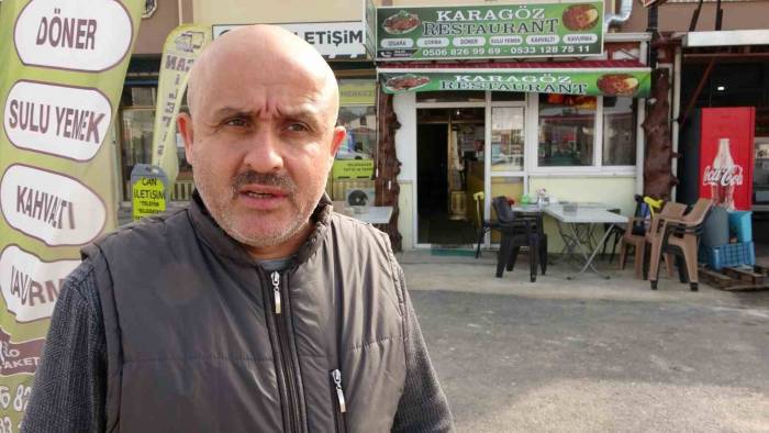 Komşularının Telefonuyla İşyerine Geldi, Müdahale Edince Bir Dayak Yemediği Kaldı