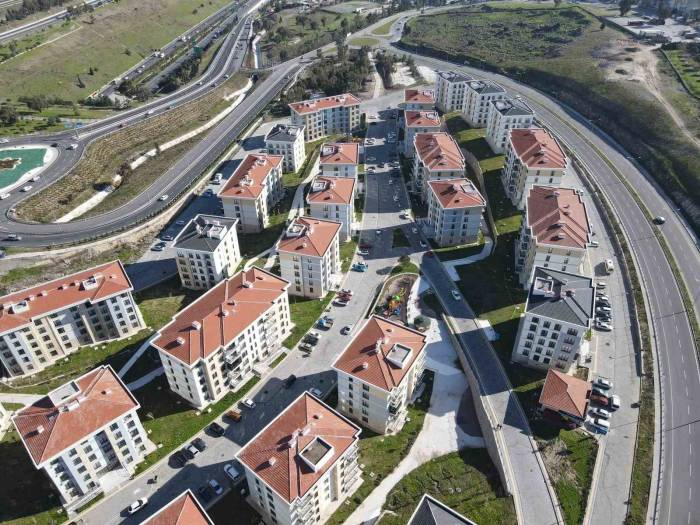 Bayraklı’da Toki Konutlarının Çevre Düzenlemesi Tamam